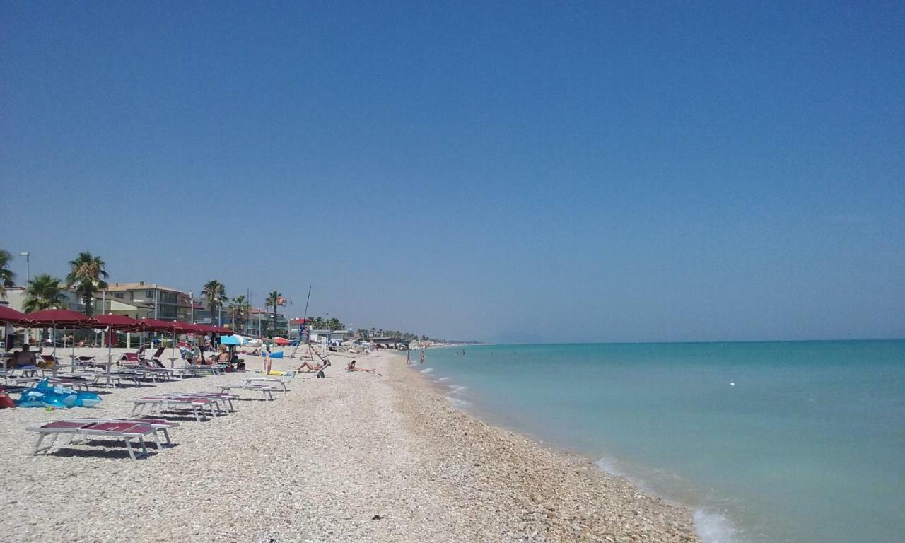 Appartamento Il Canto Della Luna Porto SantʼElpidio Exteriör bild